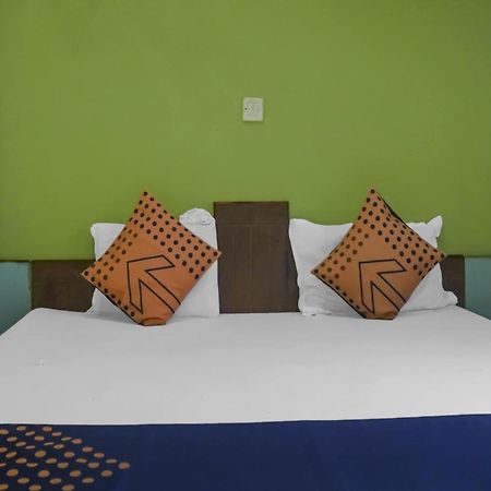 Hotel O Peacock Lodging Kharakvasla Esterno foto