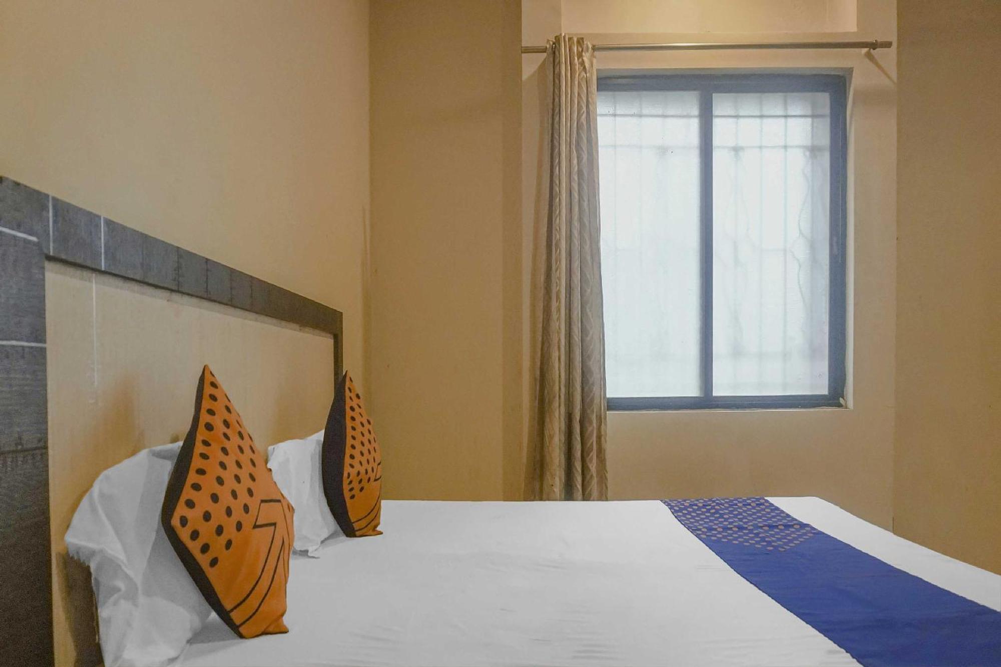 Hotel O Peacock Lodging Kharakvasla Esterno foto