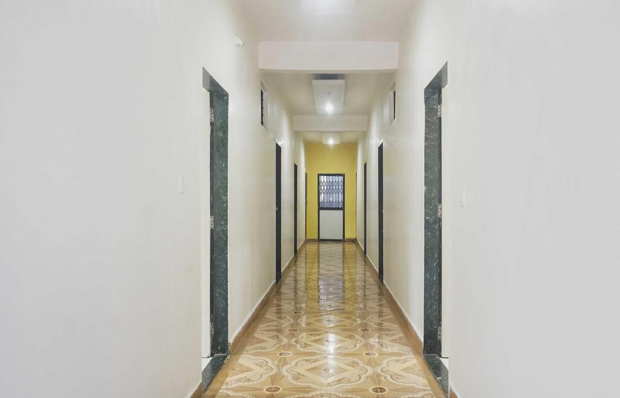 Hotel O Peacock Lodging Kharakvasla Esterno foto