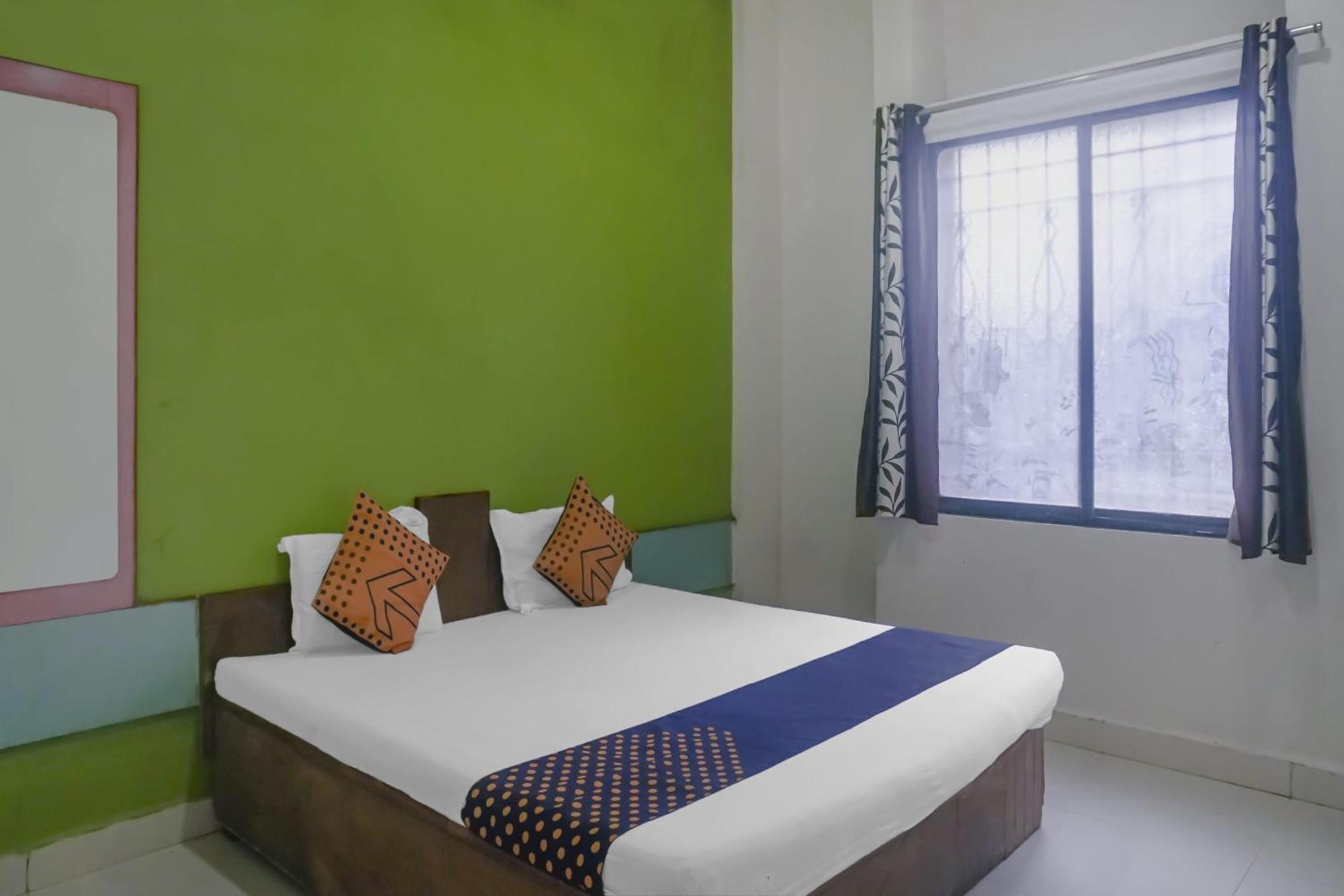 Hotel O Peacock Lodging Kharakvasla Esterno foto