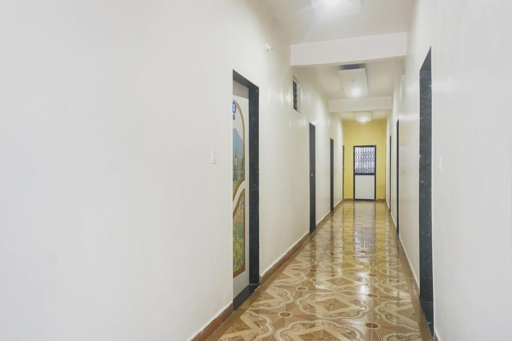 Hotel O Peacock Lodging Kharakvasla Esterno foto