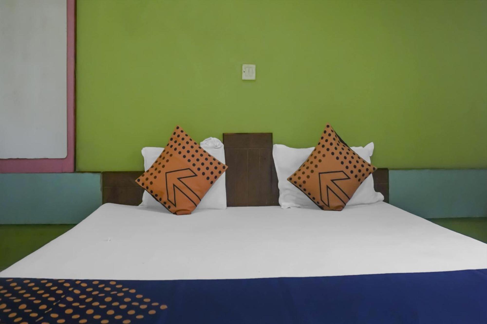 Hotel O Peacock Lodging Kharakvasla Esterno foto