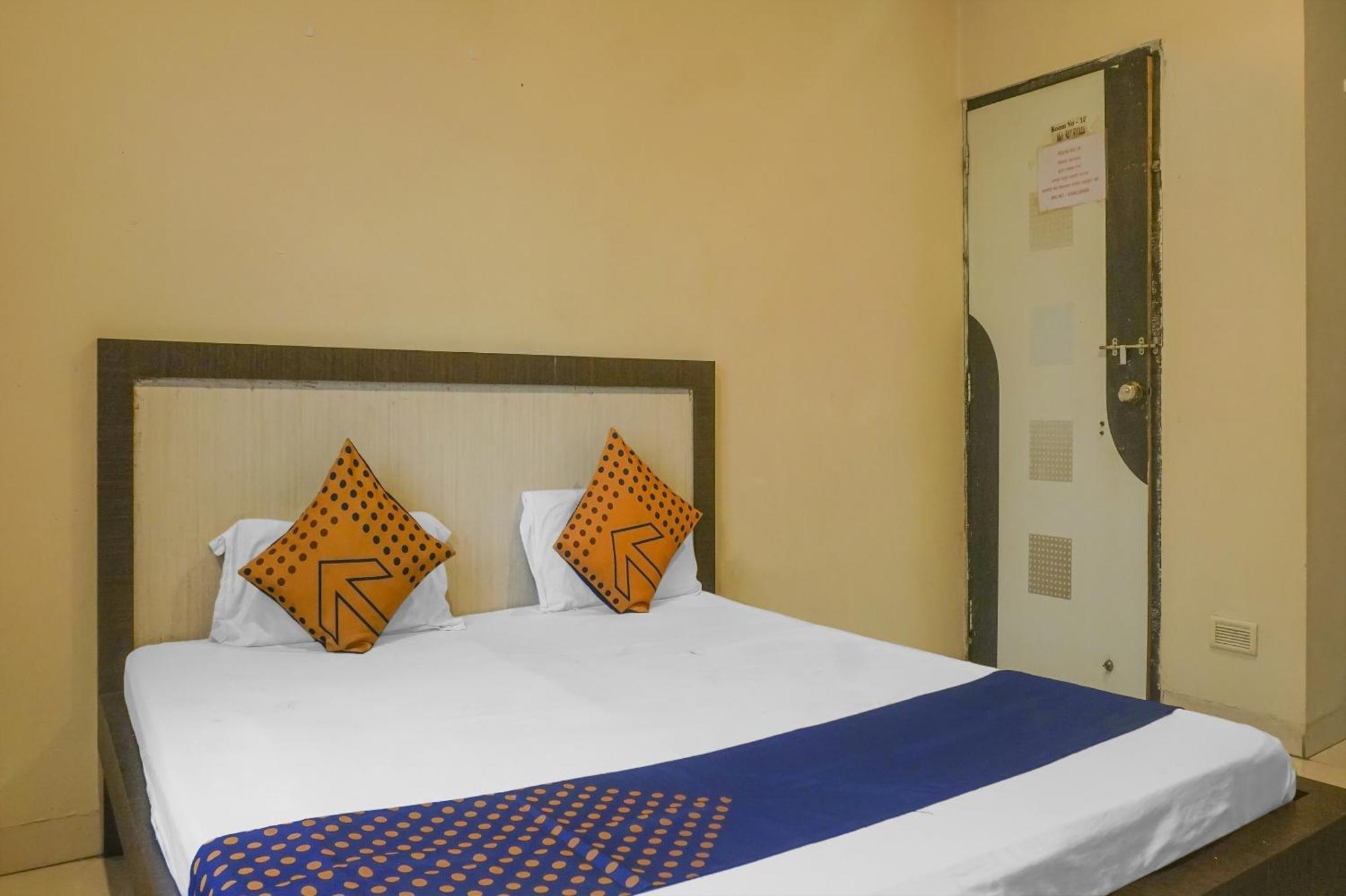 Hotel O Peacock Lodging Kharakvasla Esterno foto