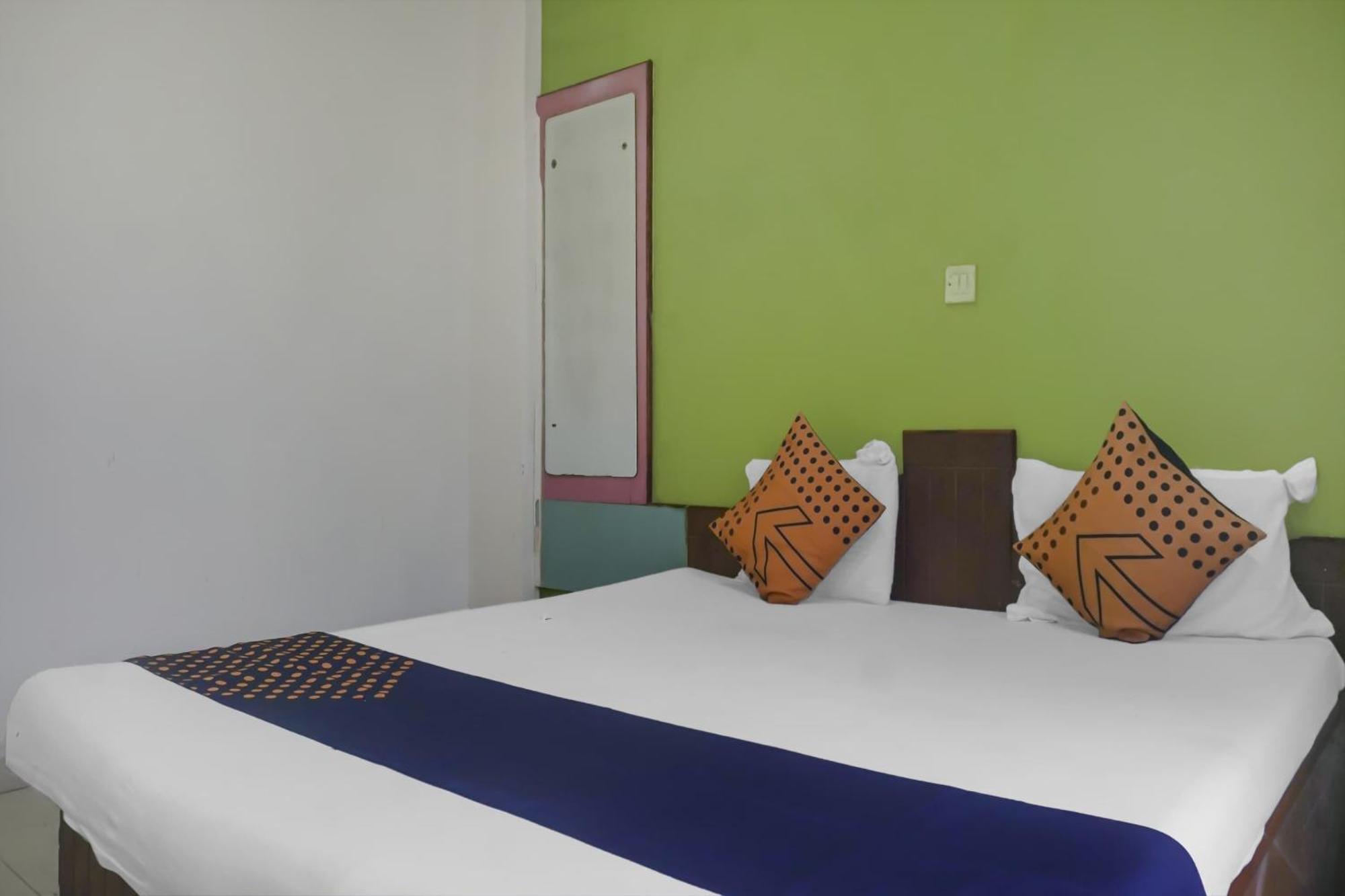 Hotel O Peacock Lodging Kharakvasla Esterno foto