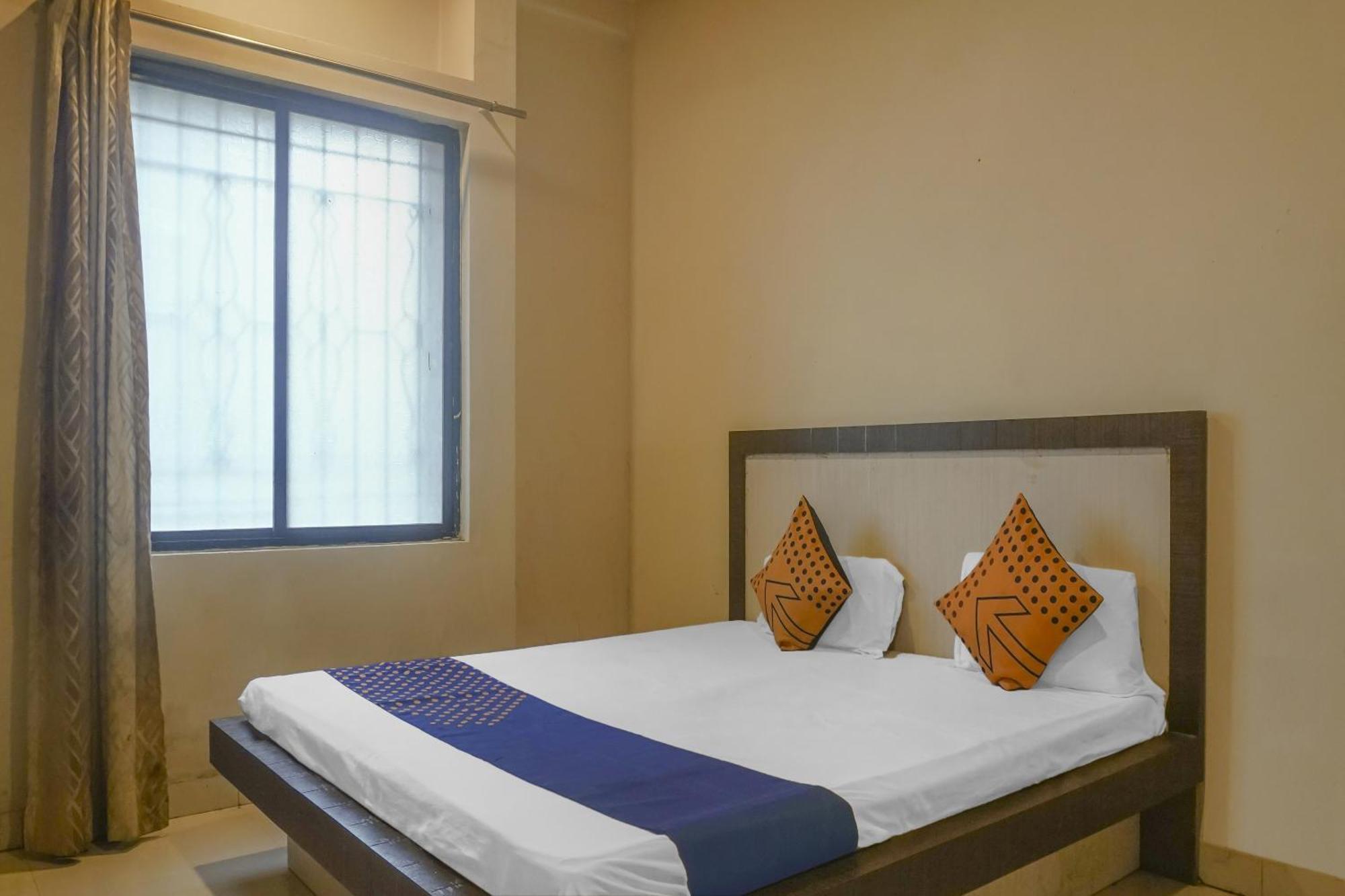 Hotel O Peacock Lodging Kharakvasla Esterno foto