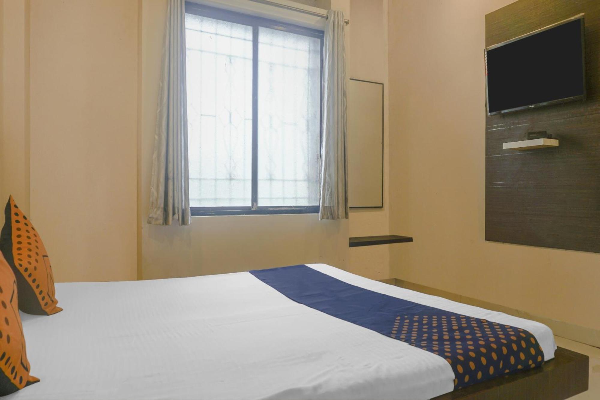 Hotel O Peacock Lodging Kharakvasla Esterno foto