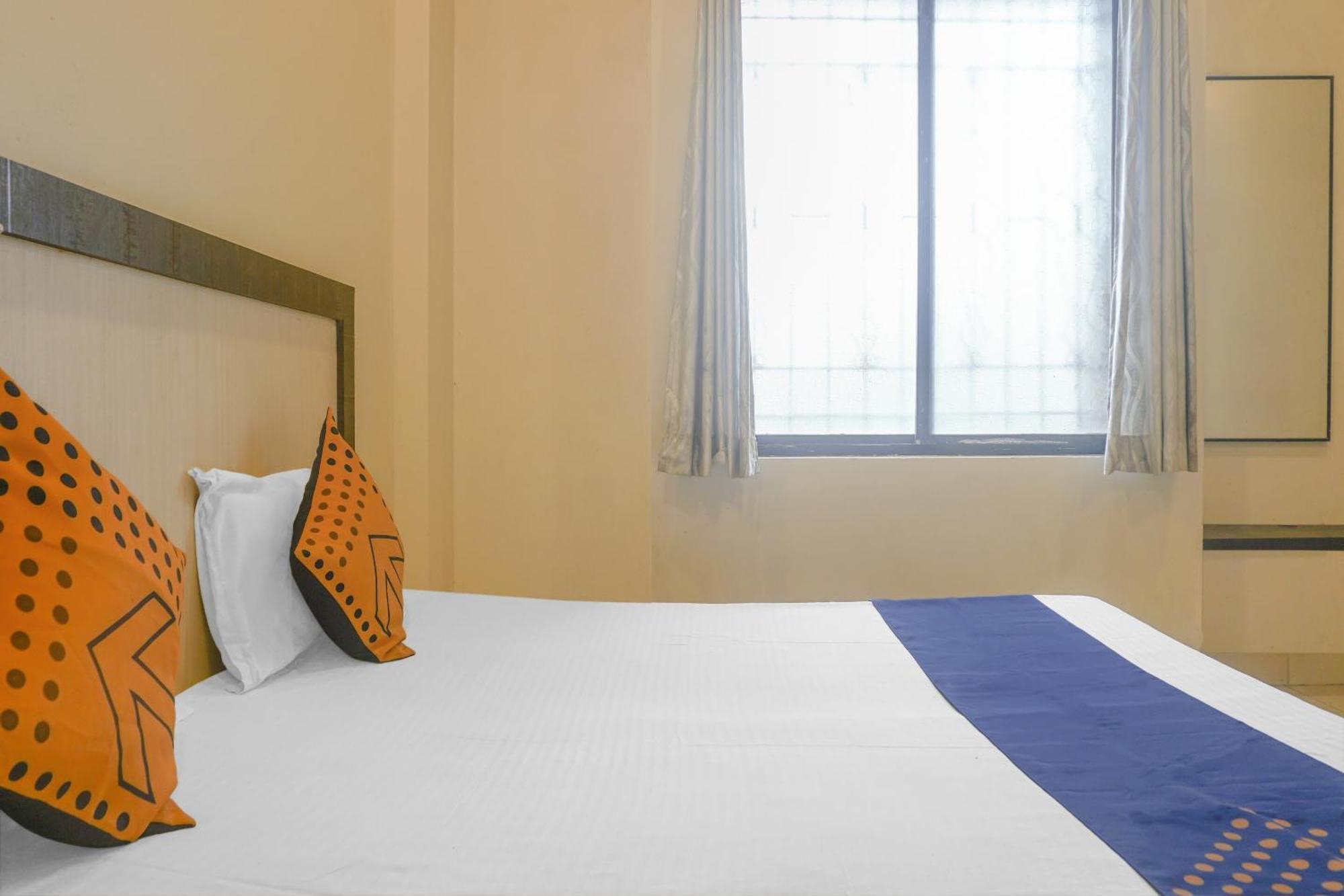 Hotel O Peacock Lodging Kharakvasla Esterno foto