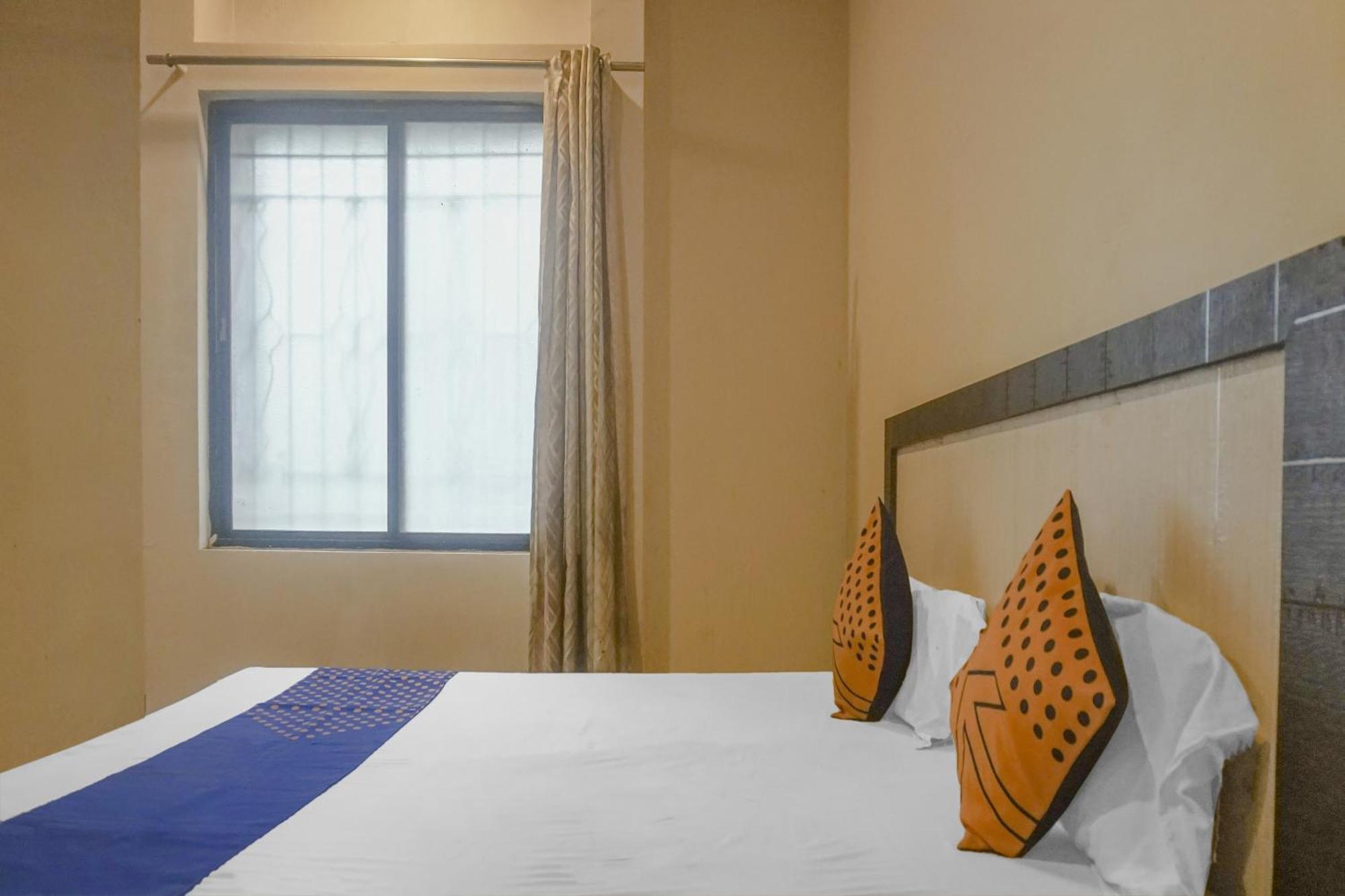Hotel O Peacock Lodging Kharakvasla Esterno foto