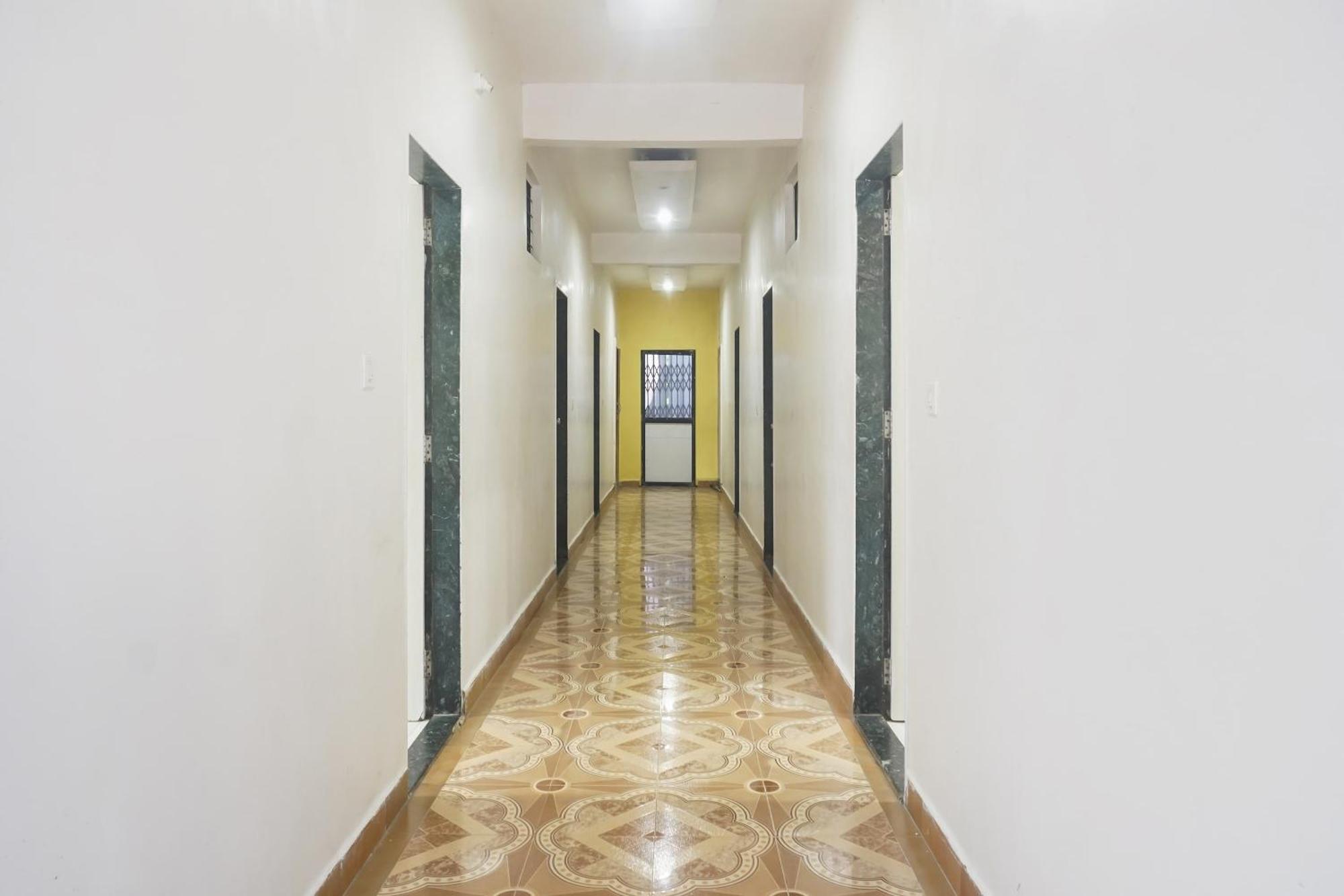 Hotel O Peacock Lodging Kharakvasla Esterno foto