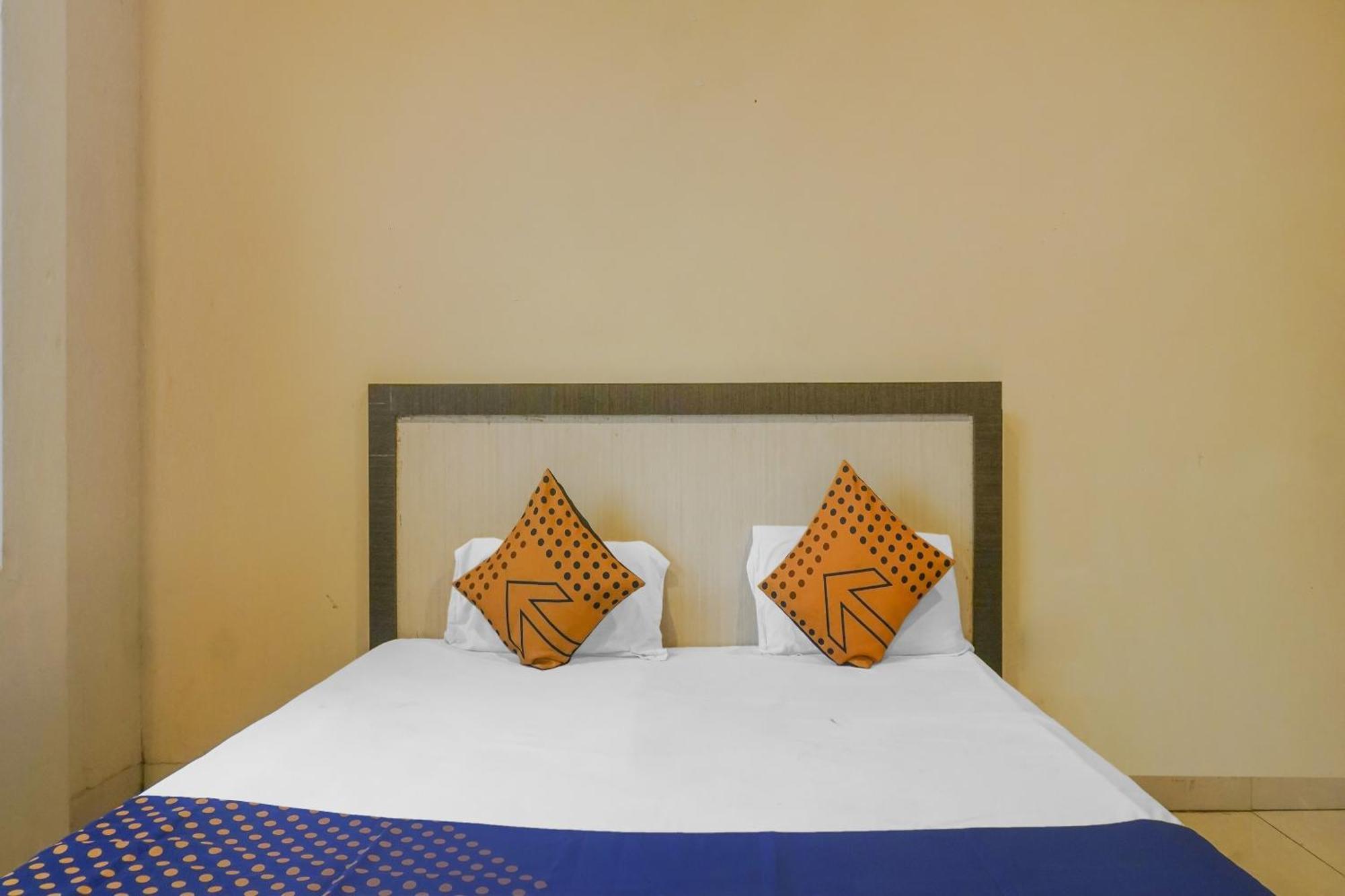 Hotel O Peacock Lodging Kharakvasla Esterno foto
